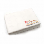 آبرنگ 24 رنگ مدل KOI از برند SAKURA دارای جعبه پلاستیکی سفید به همراه پالت و واتر براش