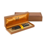 خودکار و خودنویس مدل ELLESSE از برند Iplomat بدنه طوسی ابری گیره طلایی