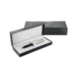 خودکار مدل LEO از برند pierre cardin بدنه نیمه مشکی _ نقره ای مات با گیره طلایی