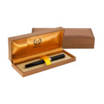 روان نویس مدل LORD از برند IPLOMAT بدنه مشکی لاکی گیره طلایی