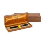 خودنویس مدل SCHMIDTS از برند Iplomat بدنه مشکی لاکی گیره طلایی