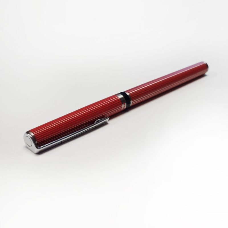 روان نویس آبنوس Excalibur از برند Pentel در دو رنگبندی