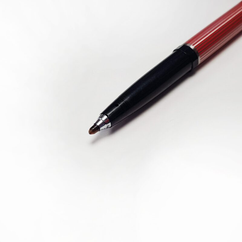 روان نویس آبنوس Excalibur از برند Pentel در دو رنگبندی