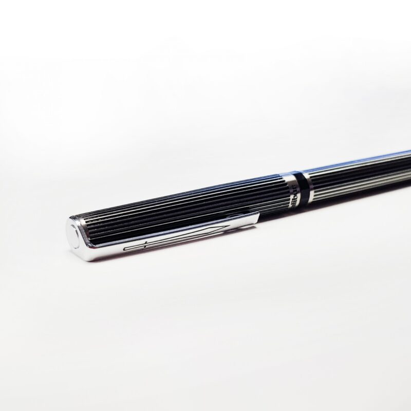 روان نویس آبنوس Excalibur از برند Pentel در دو رنگبندی
