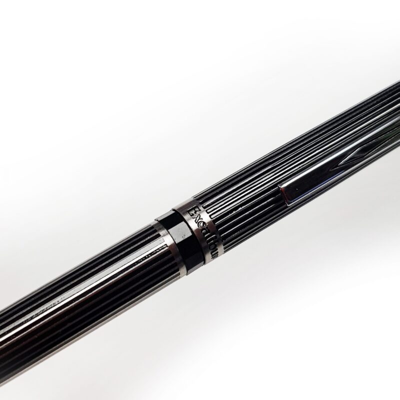 روان نویس آبنوس Excalibur از برند Pentel در دو رنگبندی