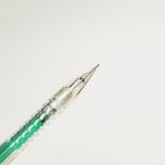 مداد نوکی یونی ish کد M5-107 بدنه شفاف دارای نوک رنگی